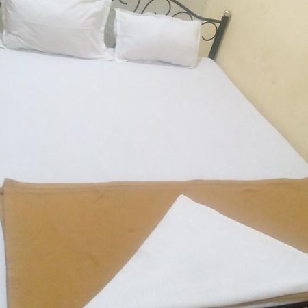 Hotel Central Inn Мумбай Екстериор снимка