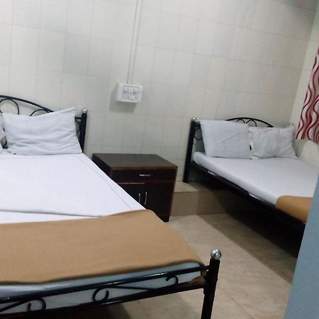 Hotel Central Inn Мумбай Екстериор снимка