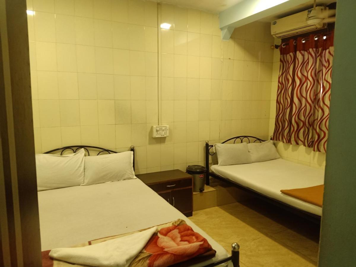 Hotel Central Inn Мумбай Екстериор снимка