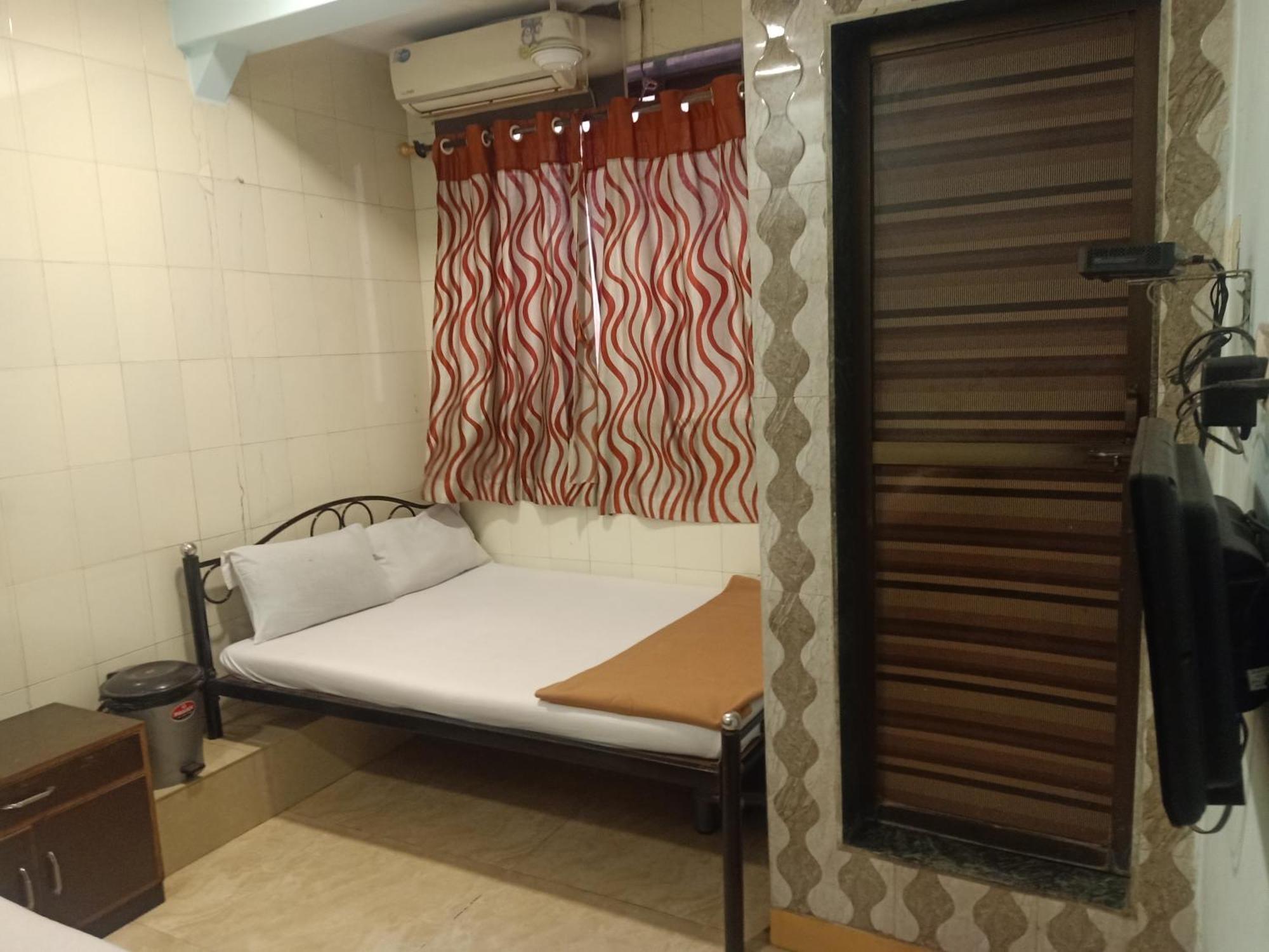 Hotel Central Inn Мумбай Стая снимка