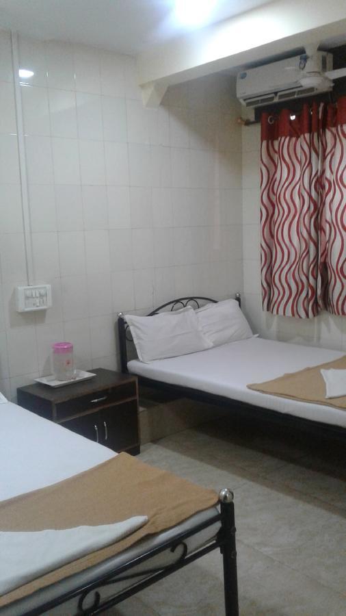 Hotel Central Inn Мумбай Екстериор снимка