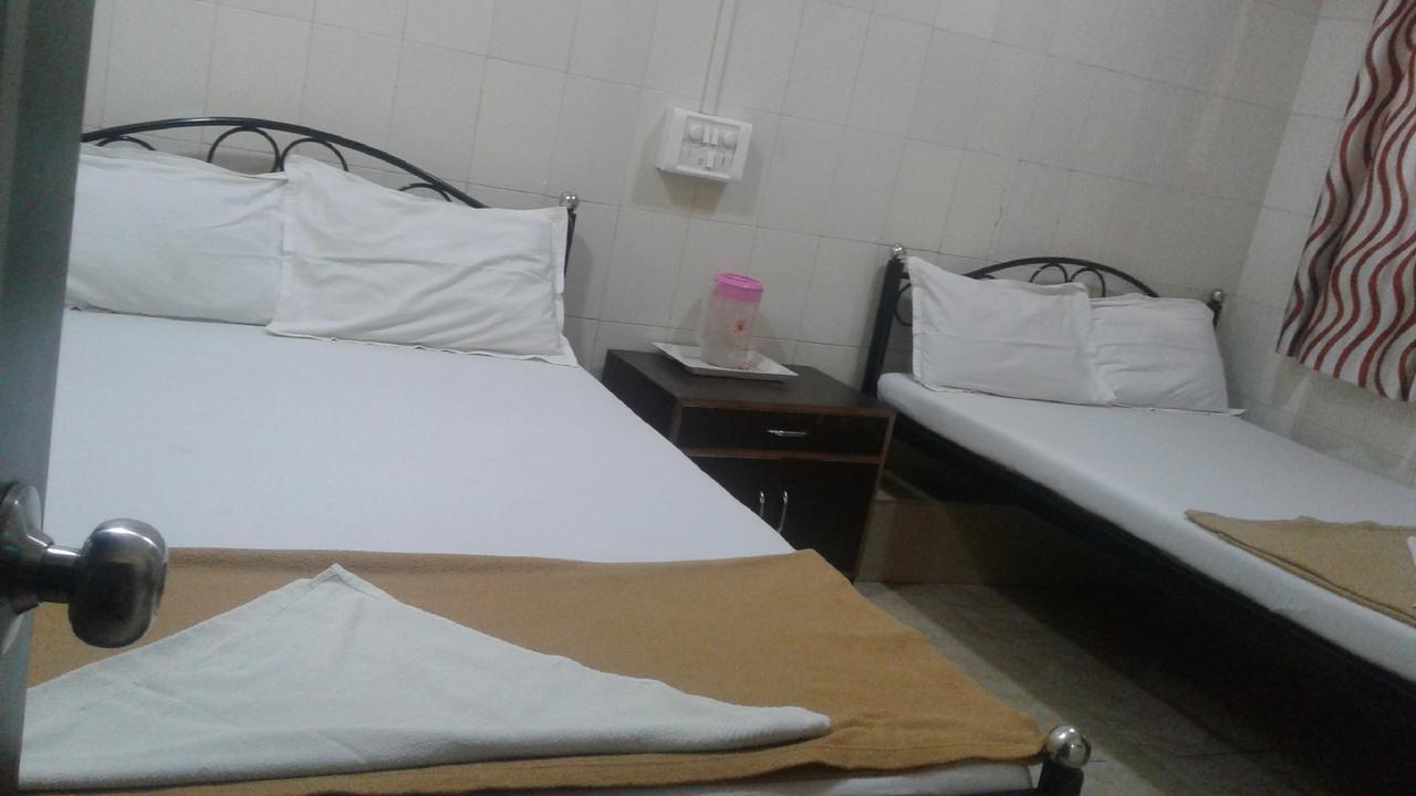 Hotel Central Inn Мумбай Екстериор снимка