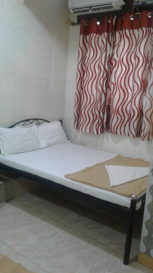 Hotel Central Inn Мумбай Екстериор снимка