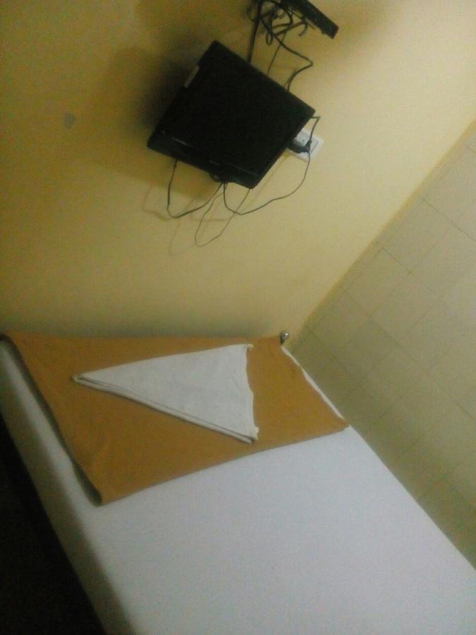 Hotel Central Inn Мумбай Екстериор снимка