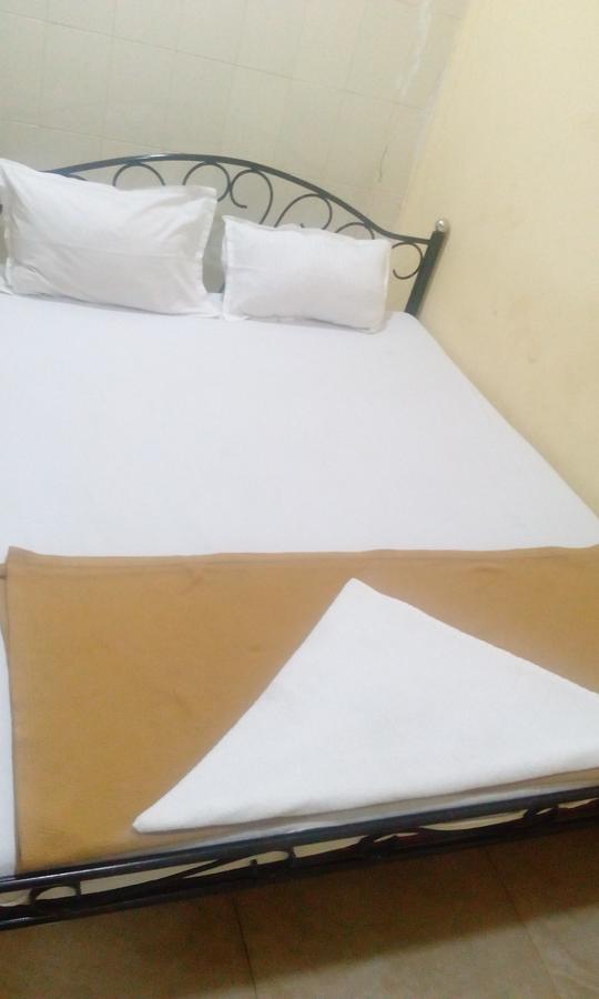 Hotel Central Inn Мумбай Екстериор снимка