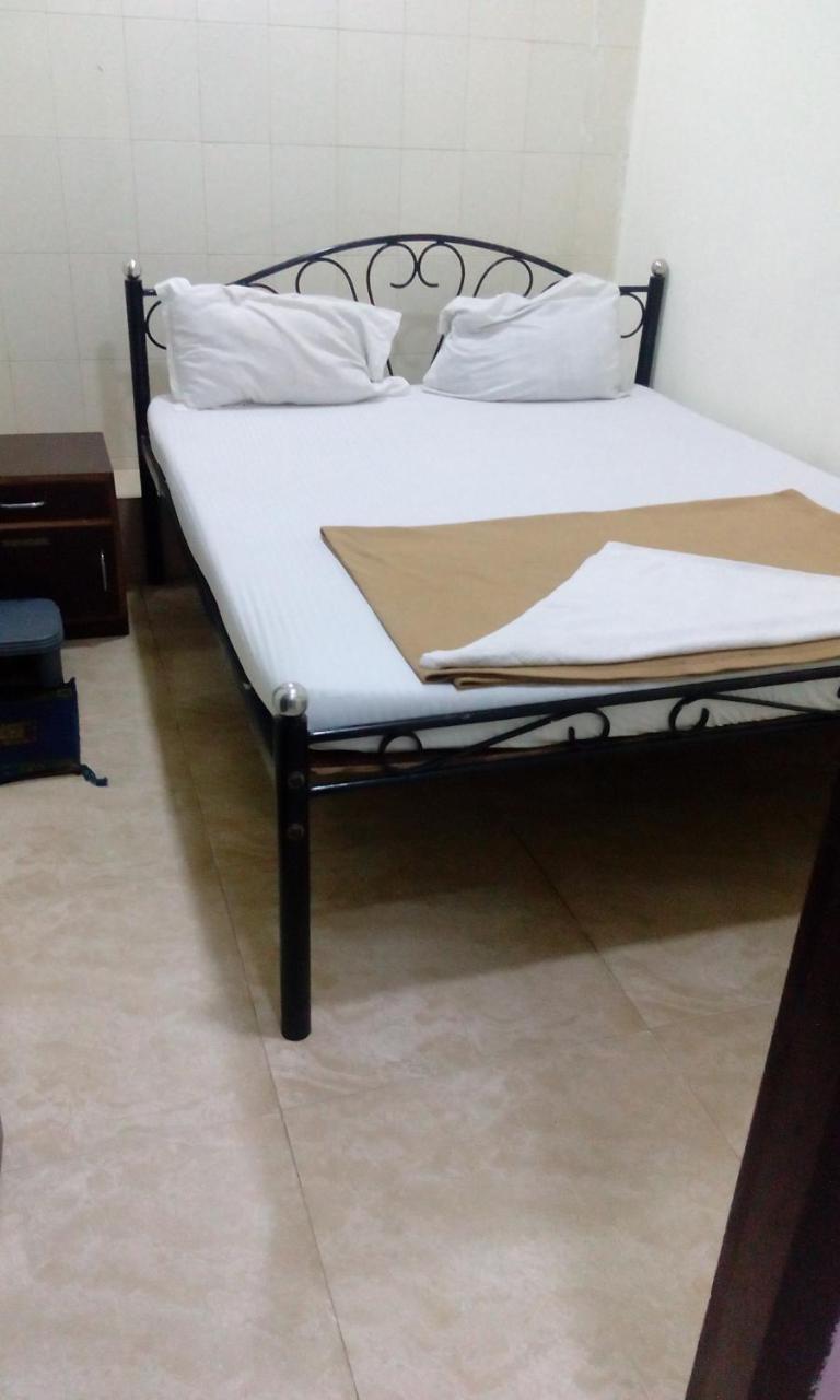 Hotel Central Inn Мумбай Екстериор снимка