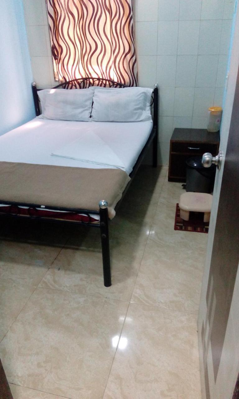 Hotel Central Inn Мумбай Екстериор снимка