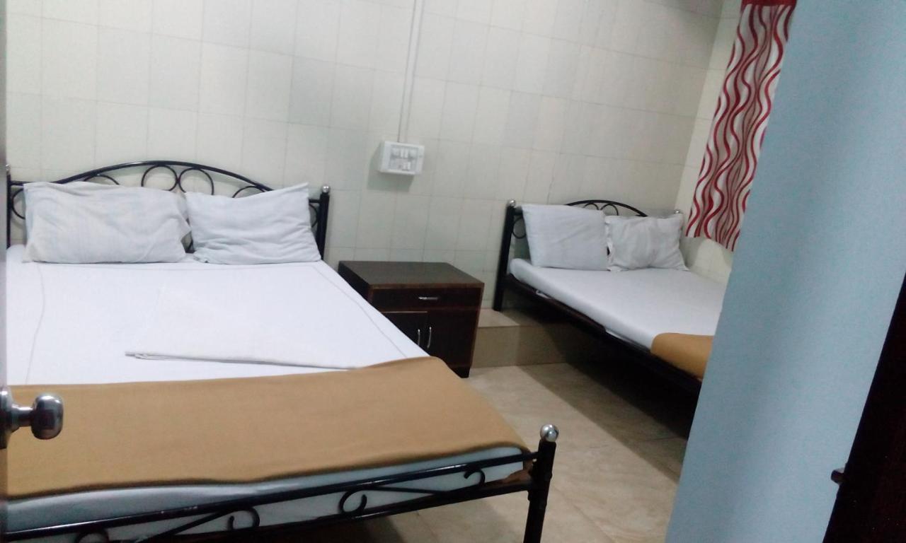 Hotel Central Inn Мумбай Екстериор снимка