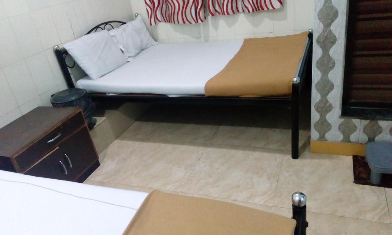Hotel Central Inn Мумбай Екстериор снимка